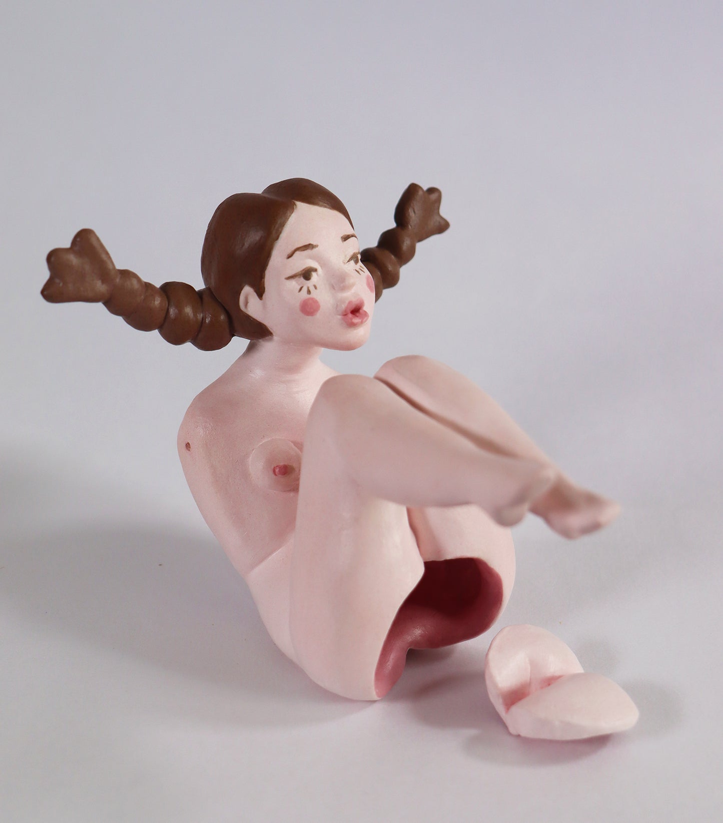 Mujer hueco/depósito/agujero (2025)