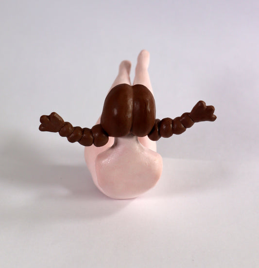 Mujer hueco/depósito/agujero (2025)