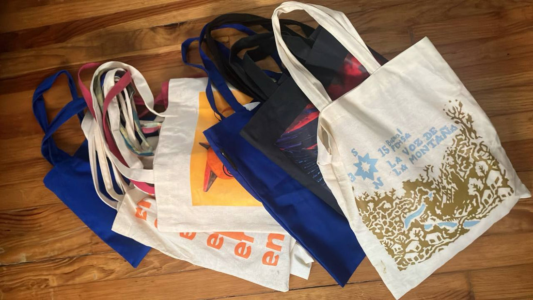 La gente del arte ama los tote bags: ¿Por qué es esto?